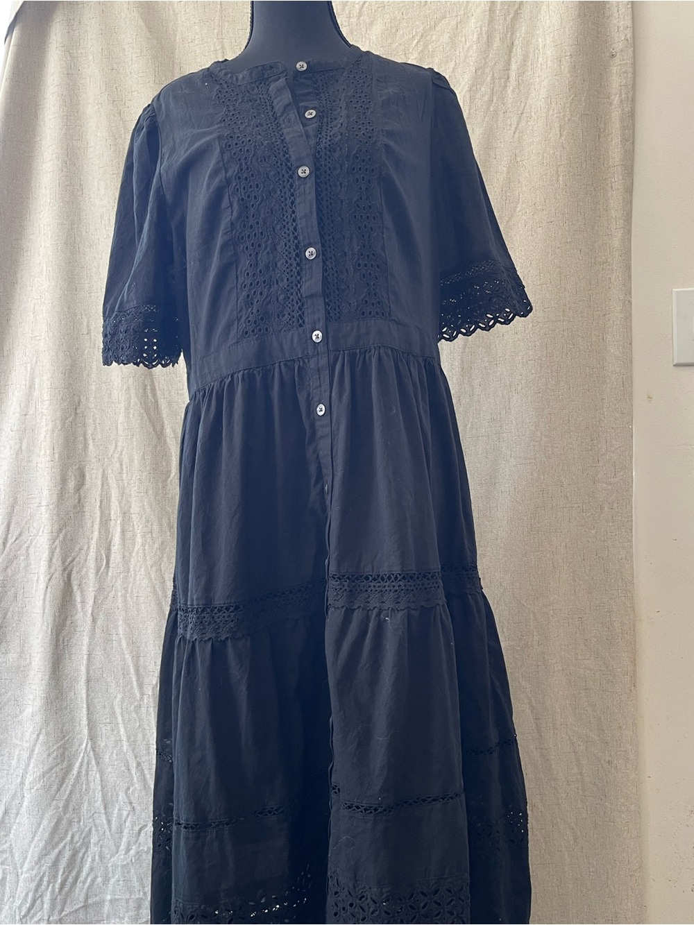 GAP Black Eyelet Tiered Midi Dress